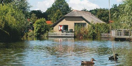 Huisje met een meer