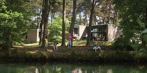 Sfeer huisjes aan het water