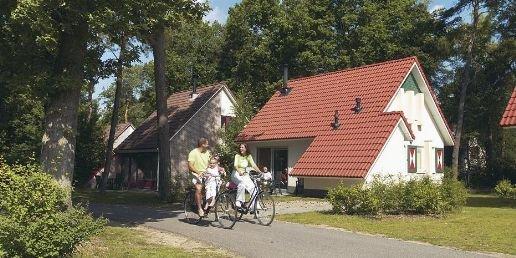 Fietsen langs de huisjes