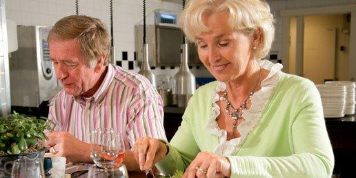 Samen eten in het huisje