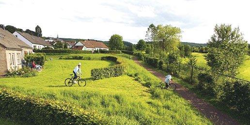 Fietsen langs de huisjes