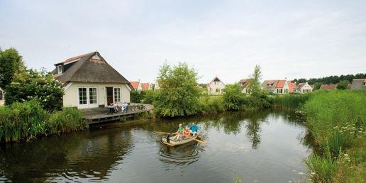 Varen langs de huisjes