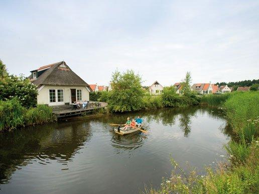 Varen langs de huisjes