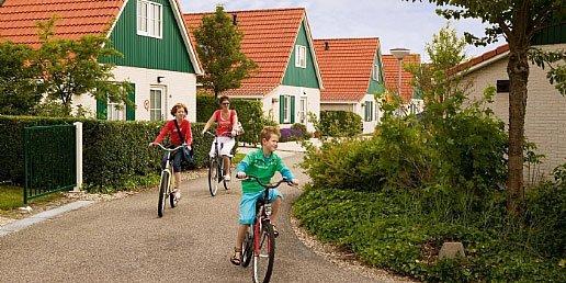 Fietsen langs de huisjes