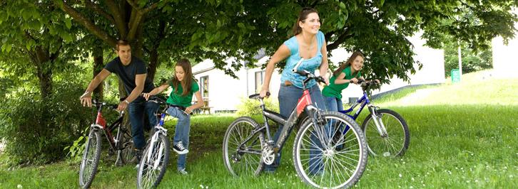 Fietsen door de bosrijke omgeving