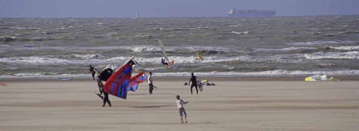 Vliegeren aan zee