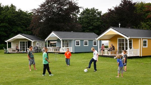 Bungalows en speelveld