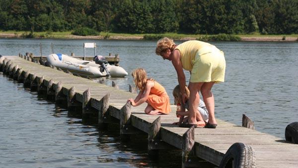 Steiger aan het meer