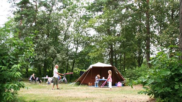 Speelveld bij campeerplaatsen