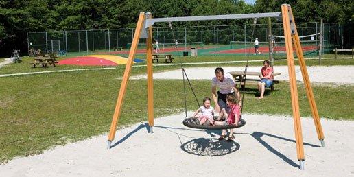 Speeltuin en tennisbaan