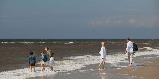 Wandelen langs de zee