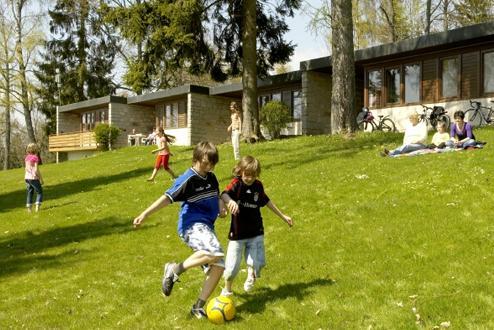 Spelen bij de bungalow